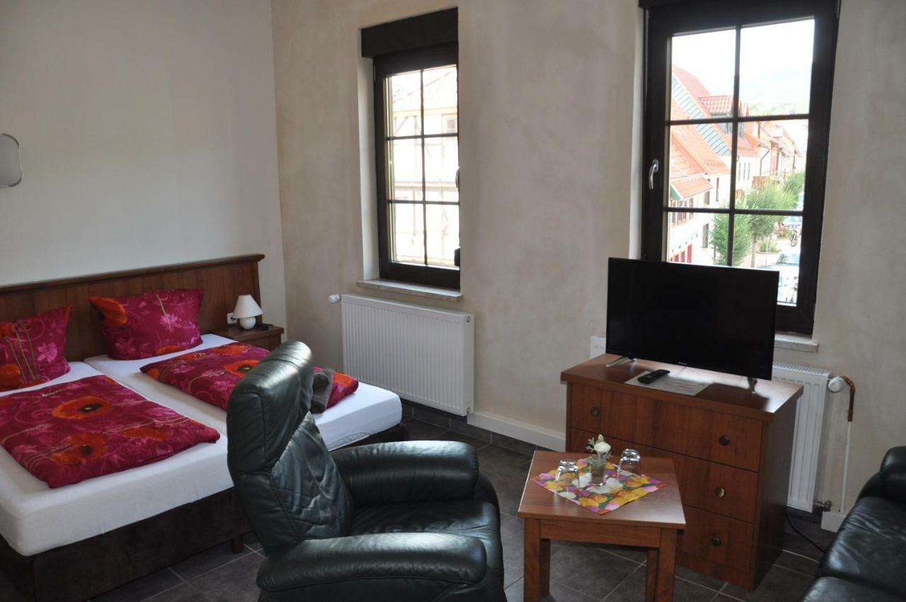 Hotel Ratskeller Neustadt エクステリア 写真